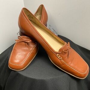 Easy Spirit Tan Leather‎ Loafers with Bow Accent
